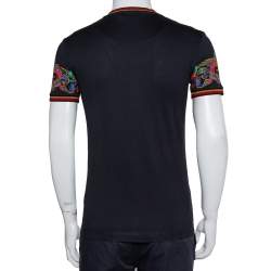 مملوكة مسبقًا تي شيرت دولتشي أند غابانا رقبة مستديرة قطن مطبوع شعار أسود مقس صغير جداً (اكس سمول)