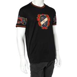 مملوكة مسبقًا تي شيرت دولتشي أند غابانا قطن أسود هيرالديك برقبة مستديرة مقاس كبير جدًا - إكس لارج