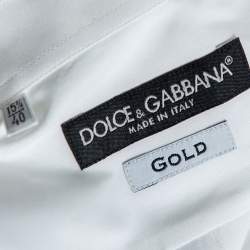 مملوكة مسبقًا قميص دولتشي أند غابانا ملصق ذهبي أزرار أمامية قطن أبيض مقاس متوسط