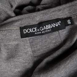 مملوكة مسبقًا تي شيرت دولتشي أند غابانا رقبة حرف في قطن رمادي مقاس صغير
