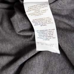 مملوكة مسبقًا تي شيرت دولتشي أند غابانا رقبة حرف في قطن رمادي مقاس صغير