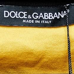 مملوكة مسبقًا تي شيرت دولتشي أند غابانا قطن أصفر طباعة غرافيتي برقبة مستديرة مقاس متوسط - ميديوم 