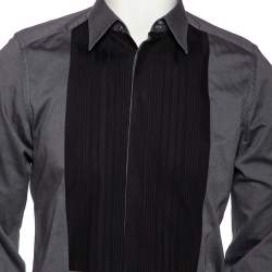 مملوكة مسبقًا قميص دولتشي أند غابانا بادج ذهبي نمط مغاير قطن رمادي مقاس متوسط