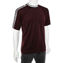 مملوكة مسبقًا تي شيرت دولتشي أند غابانا رقبة مستديرة تفاصيل شعار علامة تجارية قطن عنابي مقاس كبير