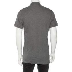 مملوكة مسبقًا تي شيرت بولو دولتشي أند غابانا قطن رصاصي بيكيه مزخرف شعار الماركة مقاس كبير (لارج)