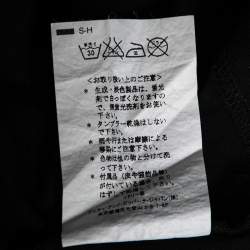 مملوكة مسبقًا تي شيرت دولتشي أند غابانا قطن أسود رقبة حرف في مقاس كبير ( لارج )