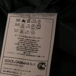 Pre Owned بدلة دولتشي أند غابانا طرف ساتان وصوف أسود بصدرية واحدة مقاس كبير جداً جداً ( إكس إكس لارج )