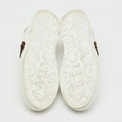 مملوكة مسبقًا حذاء رياضي دولتشي أند غابانا بورتوفينو جلدي أبيض/ذهبي مزين بتاج مقاس 44.5