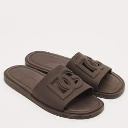 Pre Owned صندل سلايد فلات دولتشي أند غابانا مطاطي بني داكن بشعار DG مقاس 44