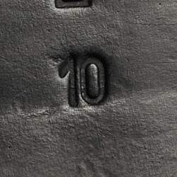 مملوكة مسبقًا حذاء سليبرز دولتشي أند غابانا كروشية بيج مقاس 44