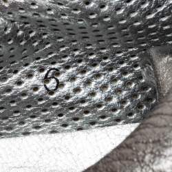 مملوكة مسبقًا حذاء رياضي دولتشي أند غابانا جلد ذهبي /فضي ميتالك نقشة جي جي عنق منخفض إصدار محدود مقاس 40 