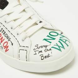 مملوكة مسبقًا حذاء رياضي دولتشي أند غابانا جلد أبيض مزخرف لؤلؤ ومرصع رباط مقاس 40.5