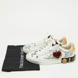 مملوكة مسبقًا حذاء رياضي دولتشي أند غابانا جلد أبيض مزخرف لؤلؤ ومرصع رباط مقاس 40.5