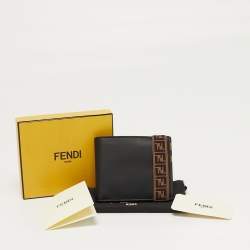 مملوكة مسبقًا Fendi Zucca Strap Black Leather Bifold Wallet
