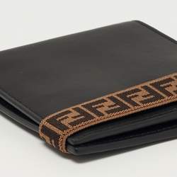 مملوكة مسبقًا Fendi Zucca Strap Black Leather Bifold Wallet