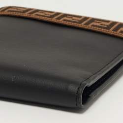 مملوكة مسبقًا Fendi Zucca Strap Black Leather Bifold Wallet