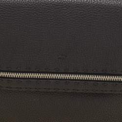 مملوكة مسبقًا Fendi Black Selleria Leather Wristlet Clutch