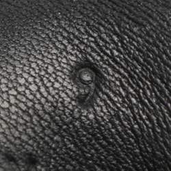 مملوكة مسبقًا حذاء رياضي فندي جلد أسود عنق منخفض مقاس 43