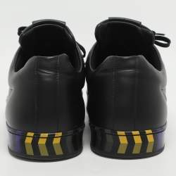 مملوكة مسبقًا حذاء رياضي فندي جلد أسود عنق منخفض مقاس 43