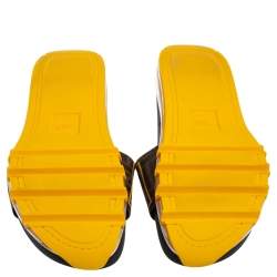 مملوكة مسبقًا صندل سلايد فندي كانفاس مقوى زوكا أصفر/توباكو مزين شعار الماركة مقاس 42