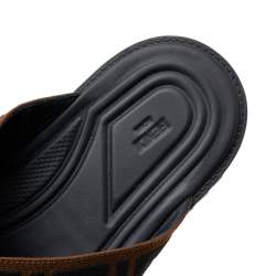 Pre Owned صندل سلايد فندي كانفاس زوكا بني سيور متعاكسة مقاس 43.5