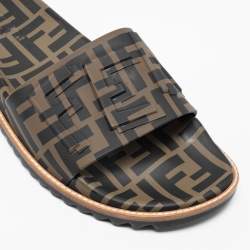 Pre Owned Fendi Brown/Black Rubber Raised Logo Detail Pool Slide Sandals Size 42