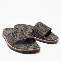 Pre Owned Fendi Brown/Black Rubber Raised Logo Detail Pool Slide Sandals Size 42