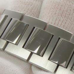 Pre Owned Girard Perregaux Laureato 81000-11-131-11A Automatic Silver Stainless Steel Men's Wristwatch 41 mm