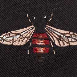 مملوكة مسبقًا Gucci Black Bee Embroidered Silk Slim Tie