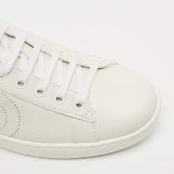 مملوكة مسبقًا Gucci White Perforated Interlocking G Leather Ace Sneakers Size 42