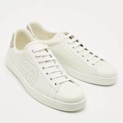 مملوكة مسبقًا Gucci White Perforated Interlocking G Leather Ace Sneakers Size 42