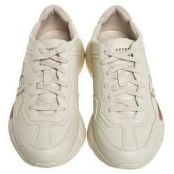 مملوكة مسبقًا Gucci Cream Leather Rhyton Gucci Logo Low Top Sneakers Size 42