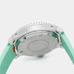 Gucci Silver Stainless Steel Rubber Dive YA136351 Men's Wristwatch 40 mm