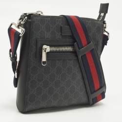 مملوكة مسبقًا Gucci Small Black GG Supreme Canvas Messenger Bag