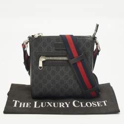 مملوكة مسبقًا Gucci Small Black GG Supreme Canvas Messenger Bag
