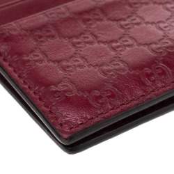 Pre Owned محفظة بطاقات غوتشي جلد مايكروغوتشيسيما عنابي ثنائية الطي