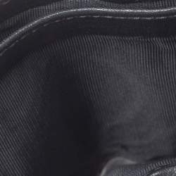 مملوكة مسبقًا محفظة غوتشي بطيتين ويب جلد غوتشيسيما سوداء