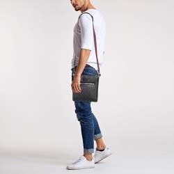 Gucci Black GG Supreme Canvas Small Messenger Bag