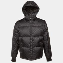 مملوكة مسبقًا جاكيت غوتشي بفر صناعي بشعار مونوغرام أسود مقاس كبير (لارج)