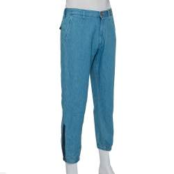 مملوكة مسبقًا بنطلون رياضي غوتشي تفاصيل مطرز شعار دنيم أزرق مقاس متوسط