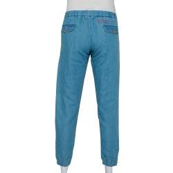 مملوكة مسبقًا بنطلون رياضي غوتشي تفاصيل مطرز شعار دنيم أزرق مقاس متوسط