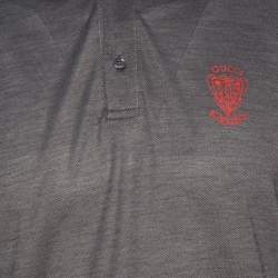 Pre Owned تي شيرت بولو غوتشي قطن رصاصي بيكية مطبوع شارة شعار الماركة مقاس كبير (لارج)