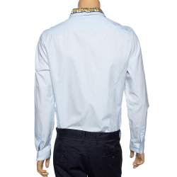 مملوكة مسبقًا قميص غوتشي قطن أزرق فاتح ياقة مزينة حلية نمر مقاس وسط (ميديوم)