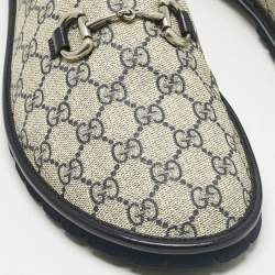 مملوكة مسبقًا Gucci Beige/Navy Blue GG Supreme Canvas Horsebit Slippers Size 46