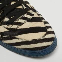 مملوكة مسبقًا حذاء رياضي غوتشي عالي توب من الساتان الأزرق مزخرف بالكريستال مقاس 43