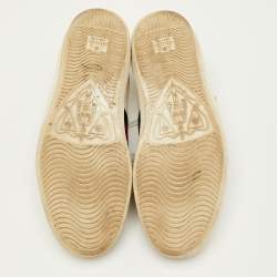 Pre Owned حذاء رياضي غوتشي جلد أبيض مطرز بشخصيات ديزني ثلاثة خنازير صغيرة بعنق منخفض مقاس 41