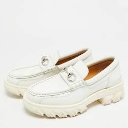 مملوكة مسبقًا حذاء لوفر رياضي غوتشي حصان جلد أبيض وجلد لامع مقاس 41.5