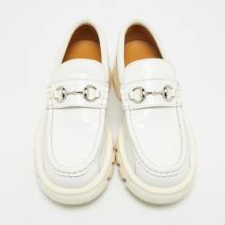 مملوكة مسبقًا حذاء لوفر رياضي غوتشي حصان جلد أبيض وجلد لامع مقاس 41.5