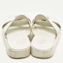 Pre Owned صندل غوتشي فلات جلد أبيض بأربطة مزدوجة مقاس 43