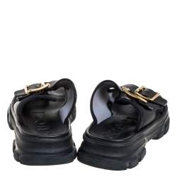مملوكة مسبقًا Gucci Black Leather Aguru Buckle Slide Sandals Size 42